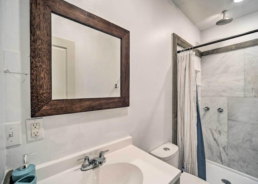 California Canyon Lake Interior Entrance