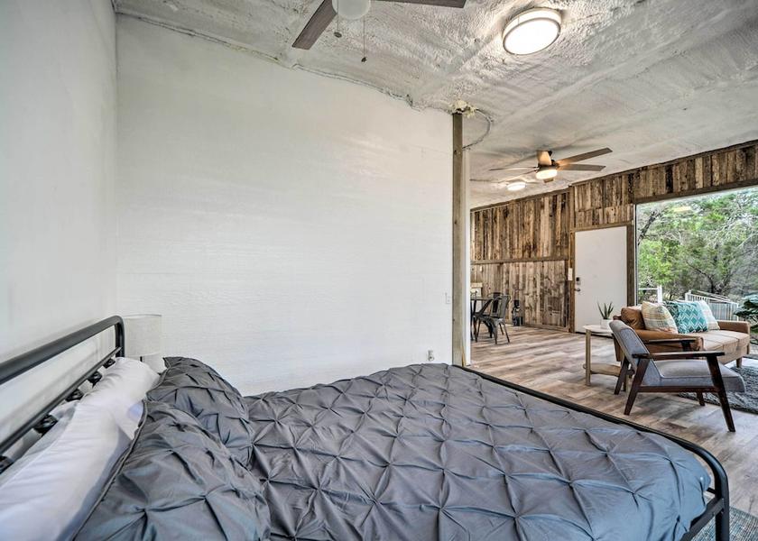 California Canyon Lake Interior Entrance