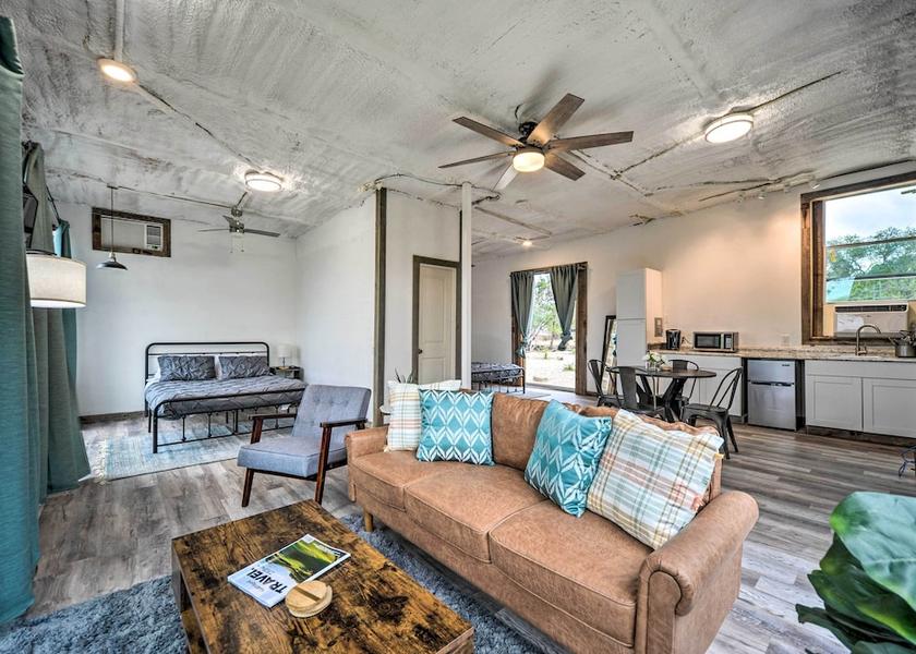 California Canyon Lake Interior Entrance