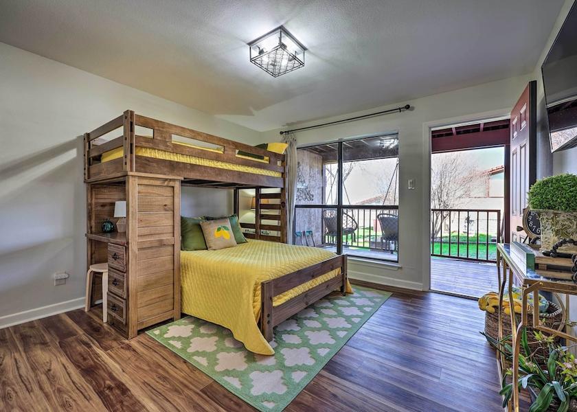 California Canyon Lake Interior Entrance