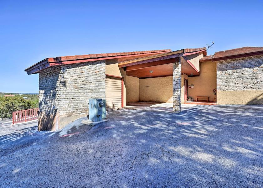 California Canyon Lake Interior Entrance