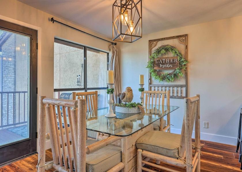 California Canyon Lake Interior Entrance