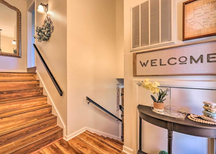 California Canyon Lake Interior Entrance