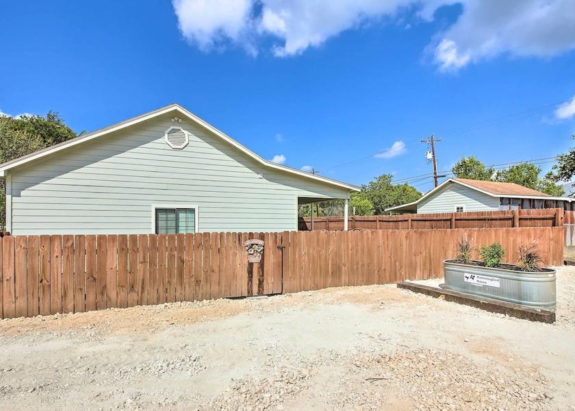 California Canyon Lake Interior Entrance