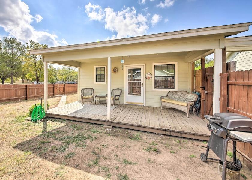 California Canyon Lake Interior Entrance
