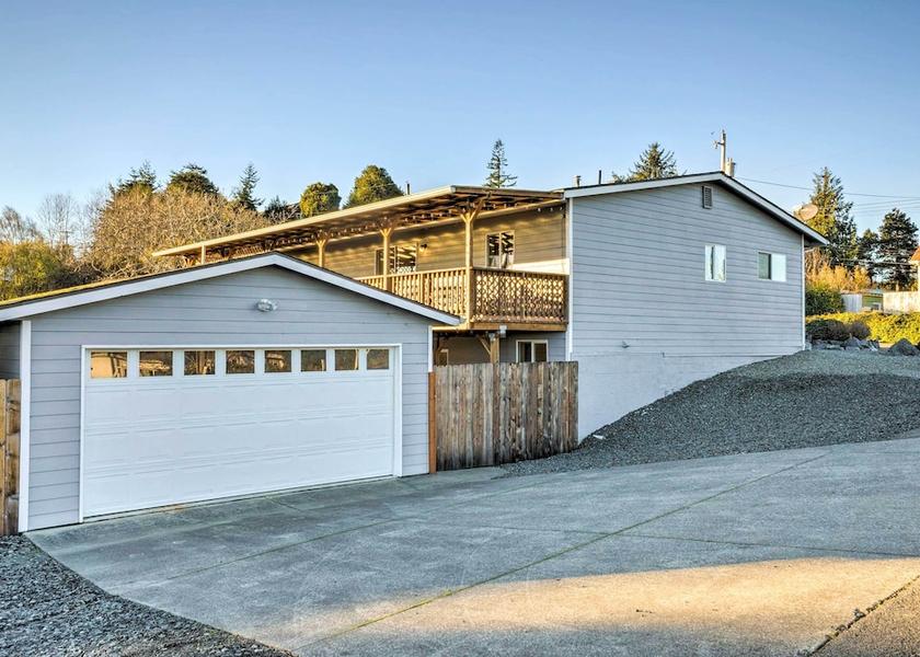 Oregon North Bend Interior Entrance
