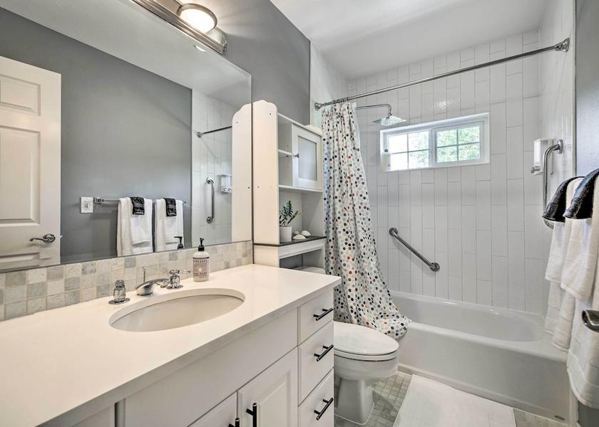 Oregon North Bend Interior Entrance