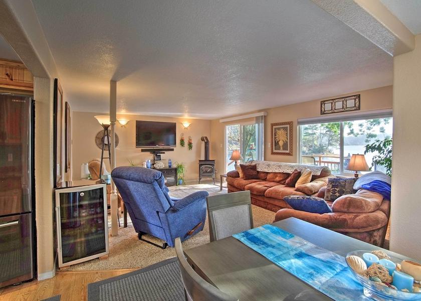 Oregon North Bend Interior Entrance