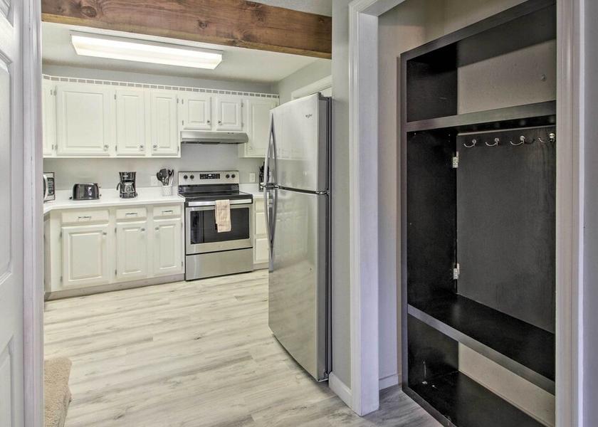 Tennessee Bartlett Interior Entrance