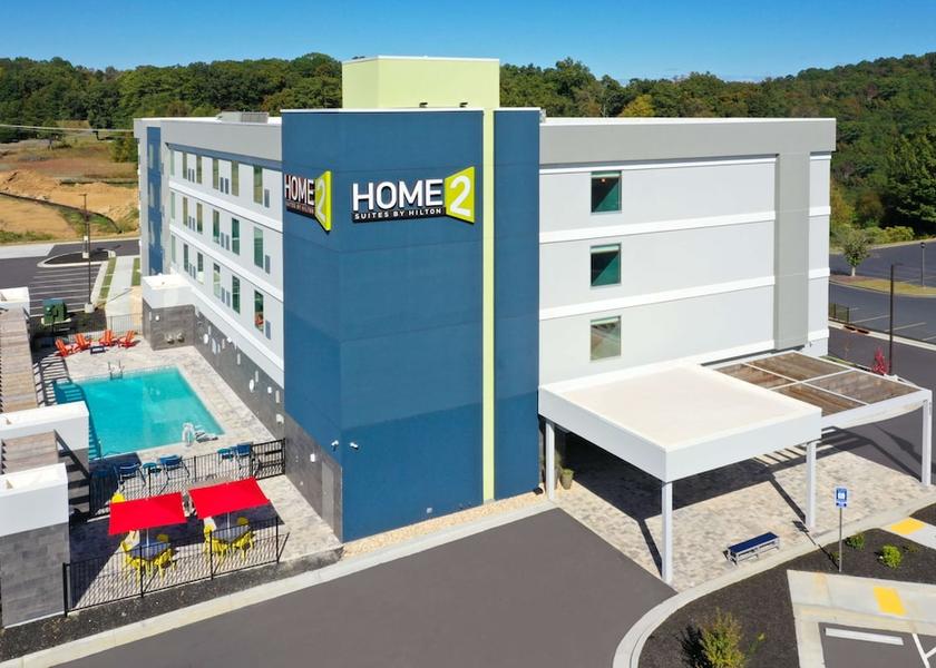 Georgia Calhoun Exterior Detail