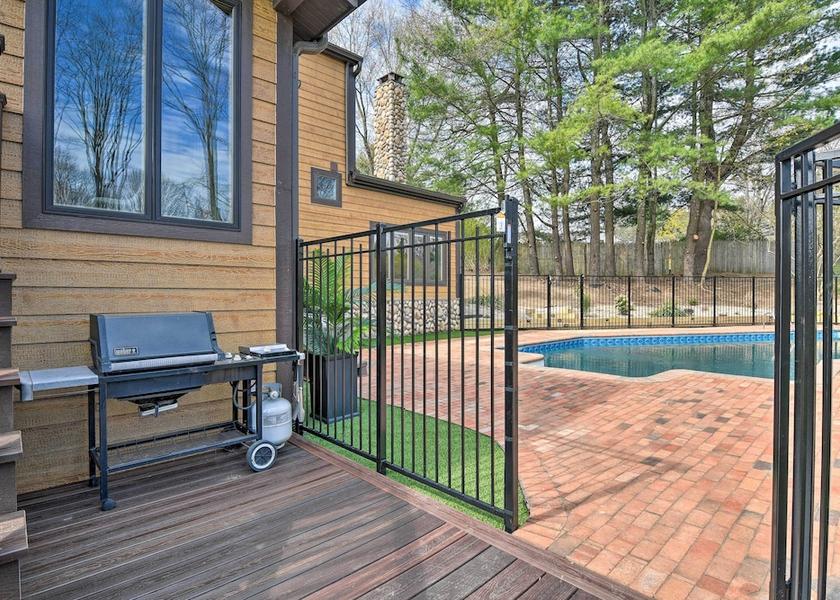 New York Highland Interior Entrance