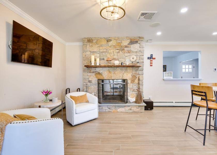 New York Highland Interior Entrance