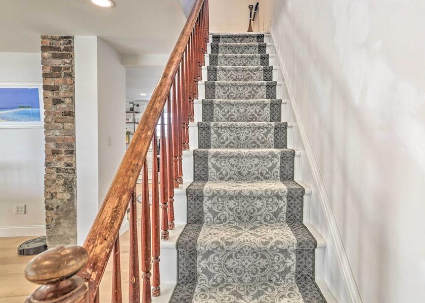 New York Highland Interior Entrance