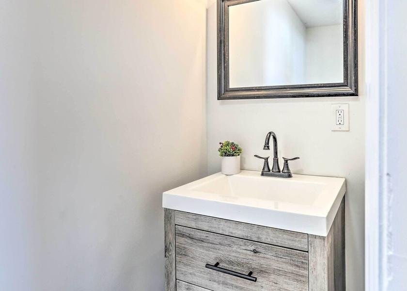 New York Highland Interior Entrance