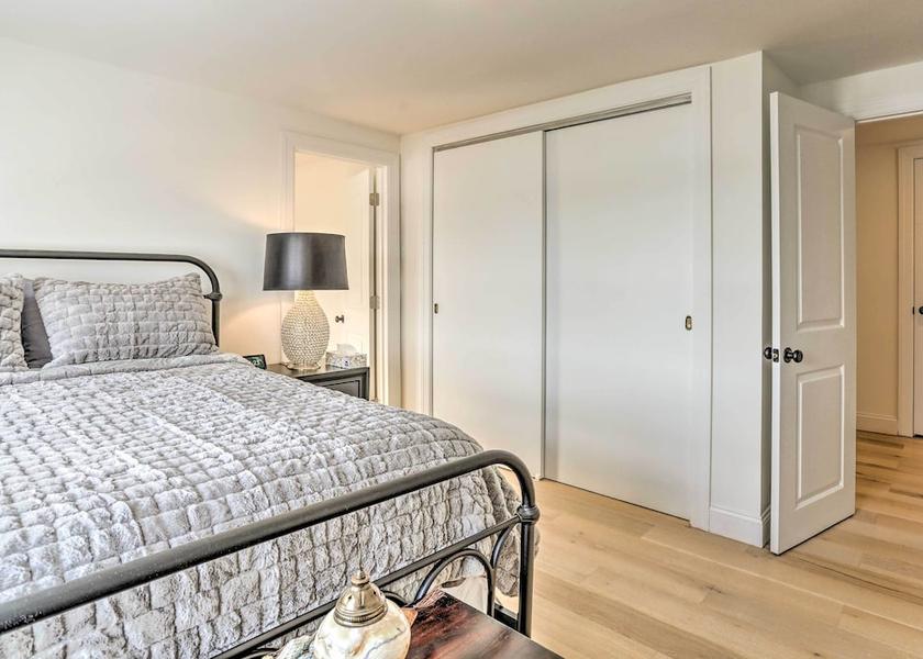 New York Highland Interior Entrance