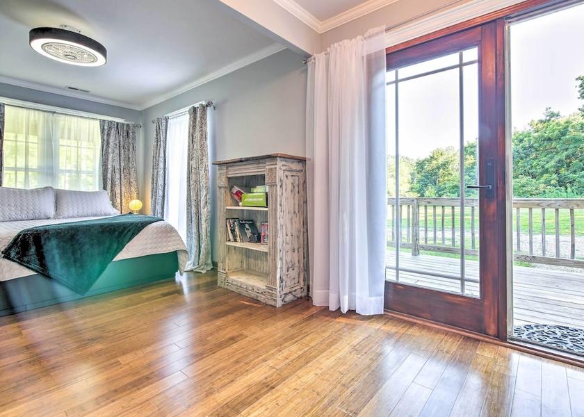 New York Highland Interior Entrance