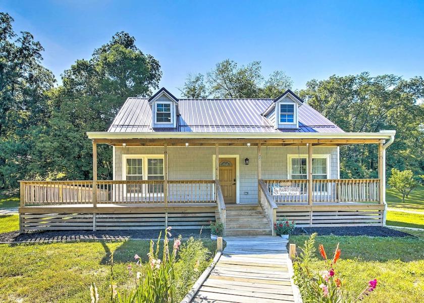 New York Highland Interior Entrance