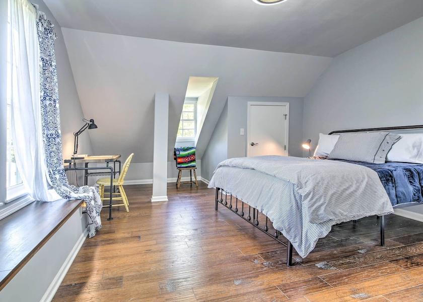 New York Highland Interior Entrance