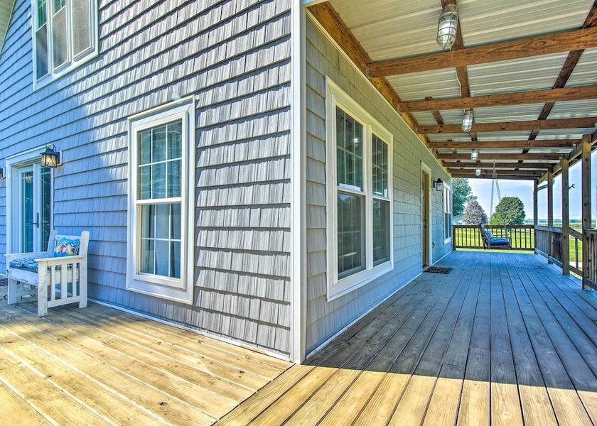 New York Highland Interior Entrance