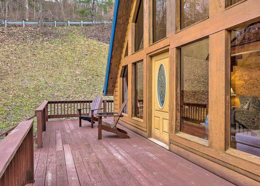 Kentucky Louisa Interior Entrance