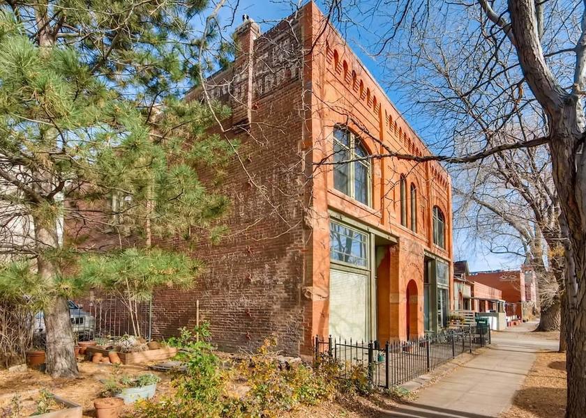 Pennsylvania Denver Exterior Detail