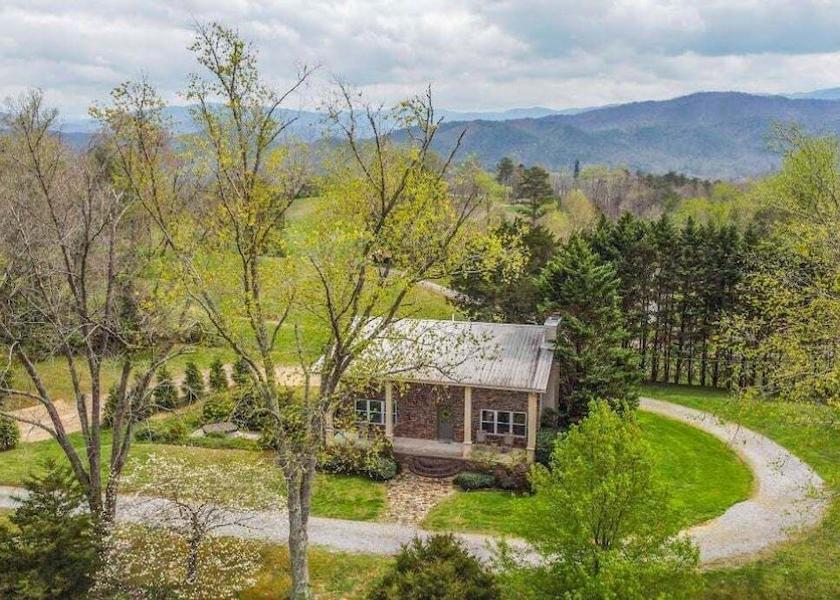 Georgia Townsend Exterior Detail