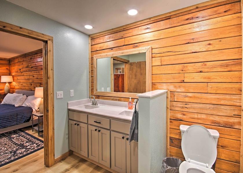 Louisiana Pineville Interior Entrance