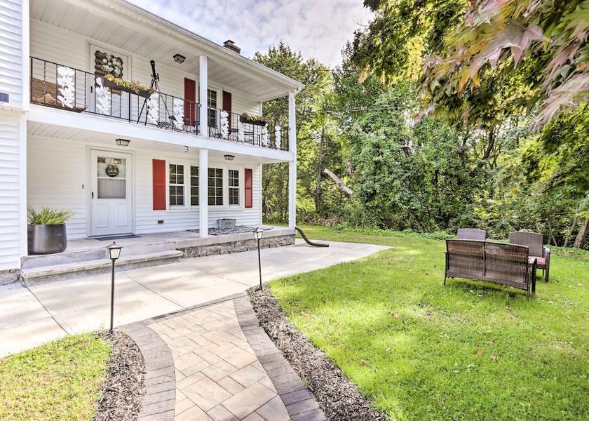 Vermont Waterbury Interior Entrance