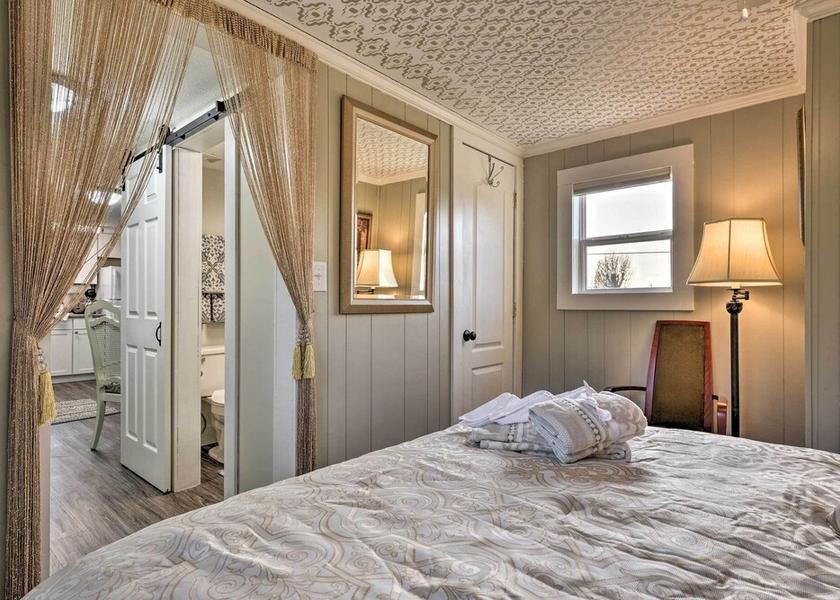 Massachusetts Hudson Interior Entrance