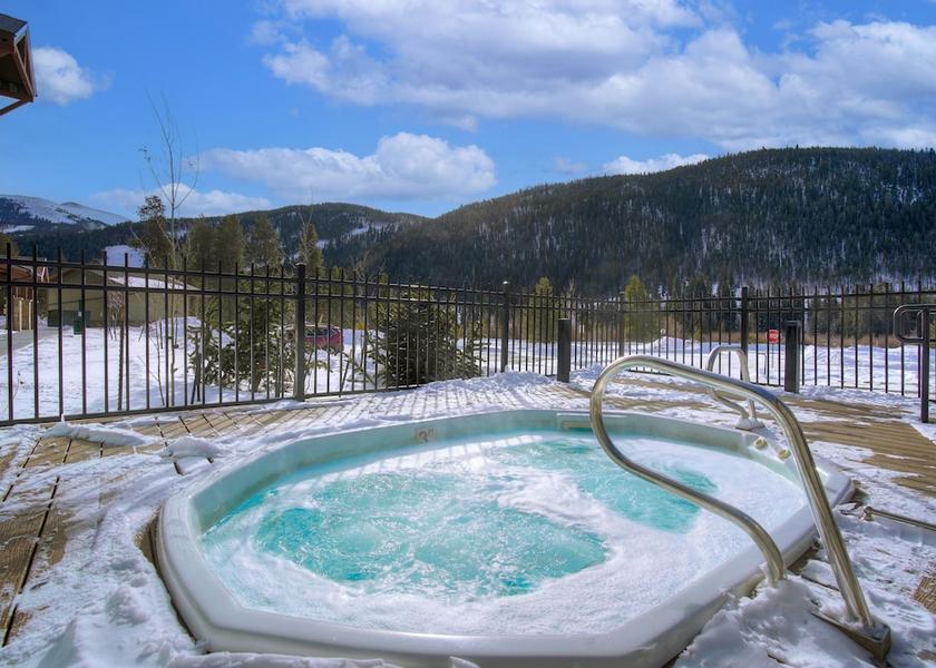 Colorado Keystone Outdoor spa tub