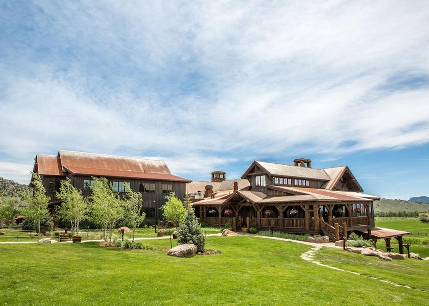 California Saratoga Exterior Detail