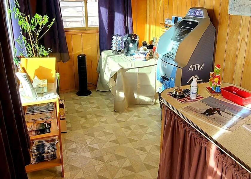 California Saratoga Lobby