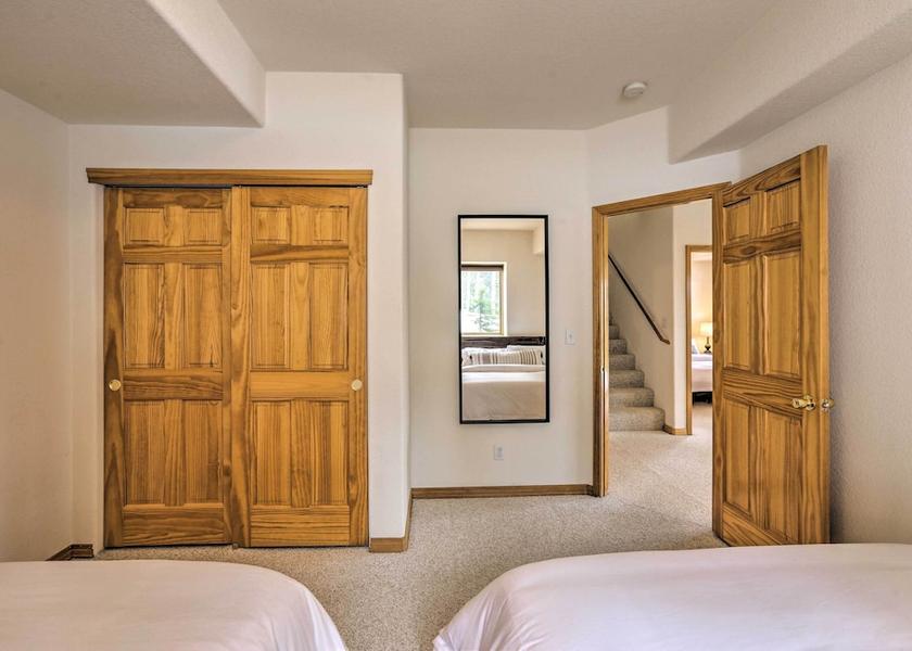 Alabama Evergreen Interior Entrance