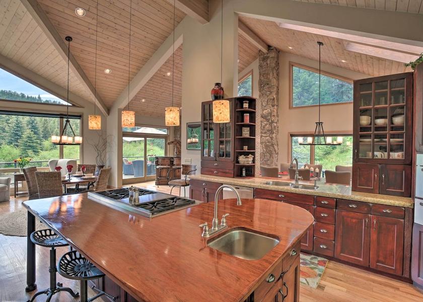 Alabama Evergreen Interior Entrance