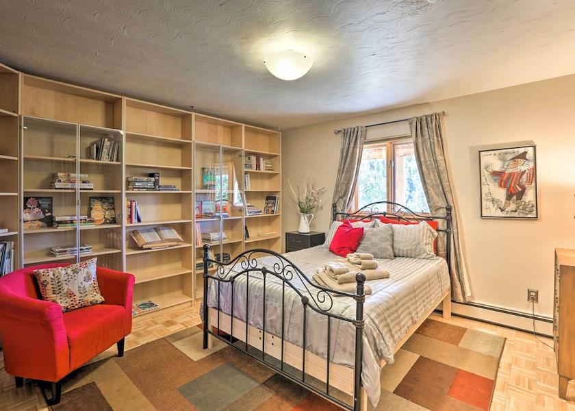 Alabama Evergreen Interior Entrance