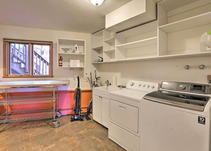 Alabama Evergreen Interior Entrance