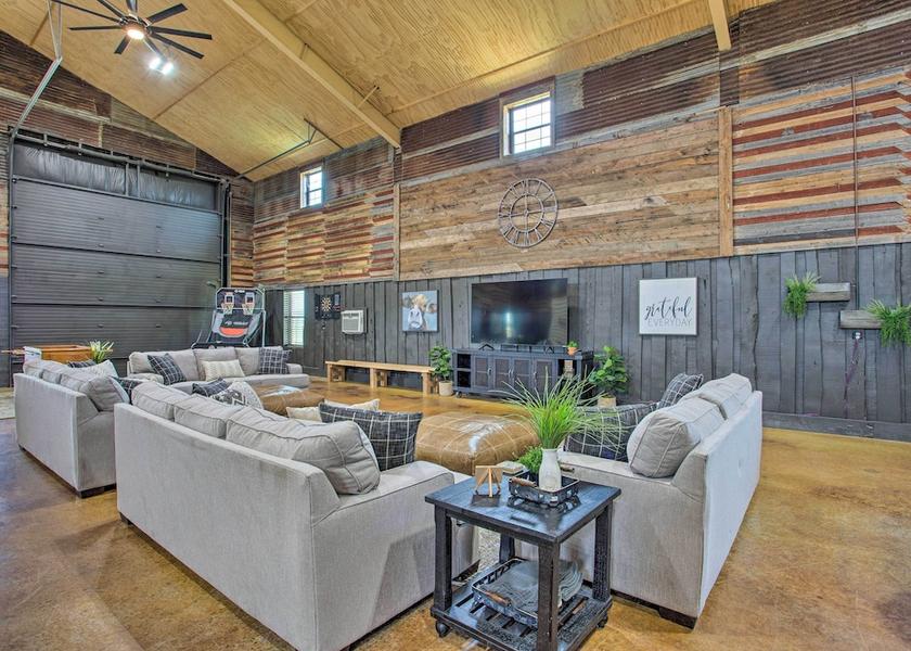 Oklahoma Calera Interior Entrance