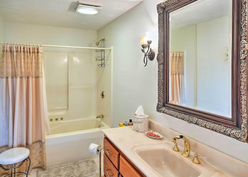 Missouri Sullivan Interior Entrance