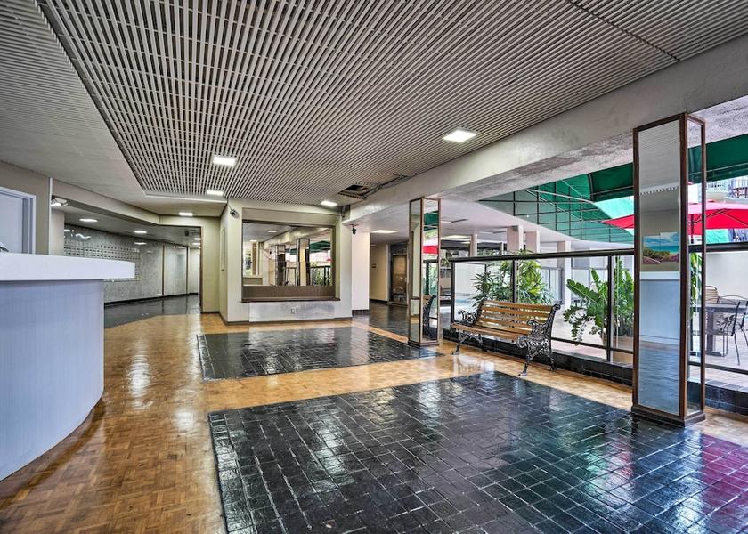 Hawaii Honolulu Interior Entrance