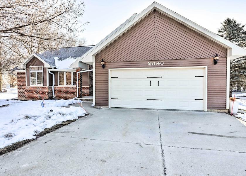 Wisconsin Beaver Dam Interior Entrance