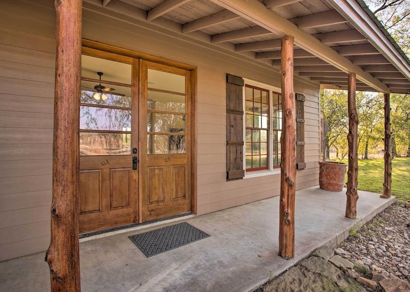 Texas Gainesville Interior Entrance