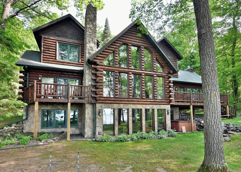 Wisconsin Hayward Exterior Detail