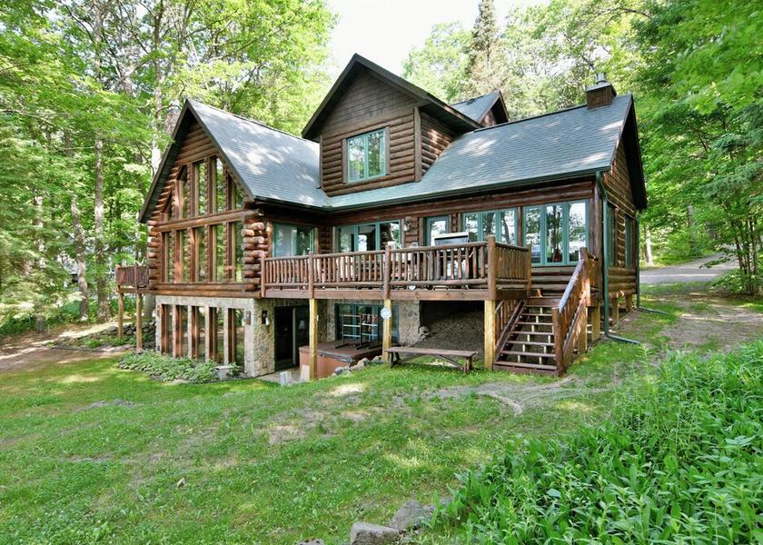 Wisconsin Hayward Exterior Detail