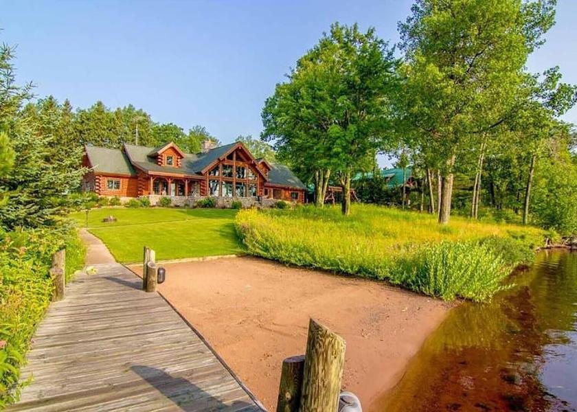 Wisconsin Hayward Exterior Detail