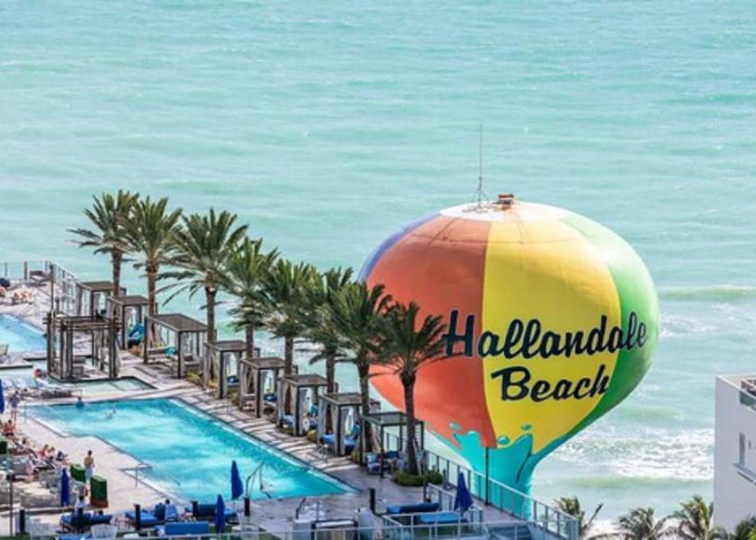 Florida Hollywood Pool