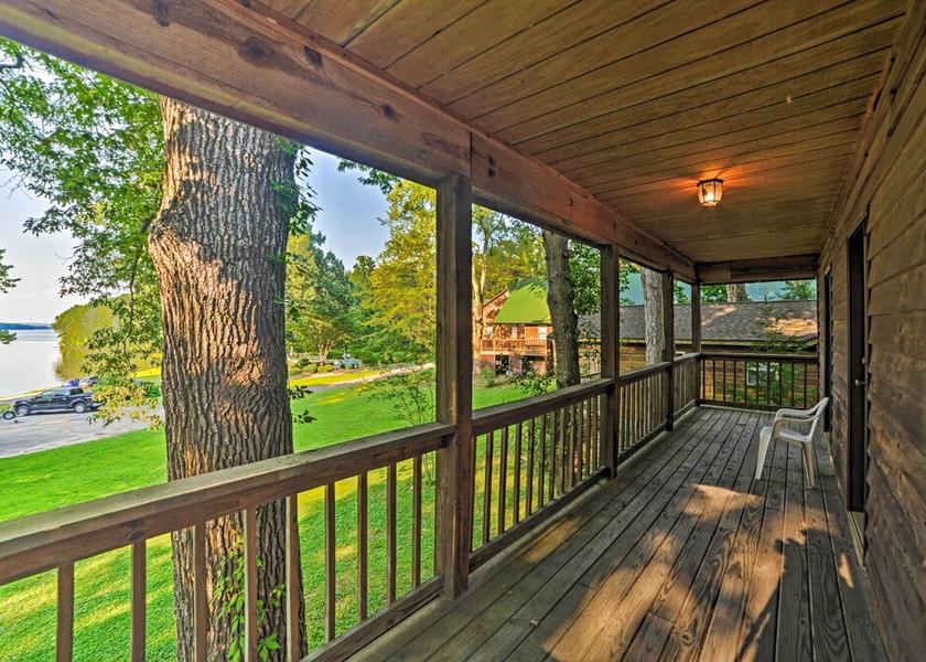 Tennessee Springville Interior Entrance