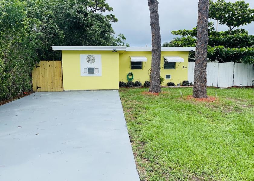 Florida Lake Worth Facade