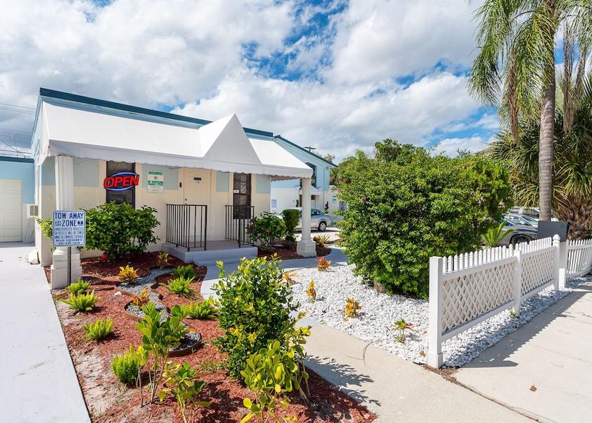 Florida Lake Worth Facade