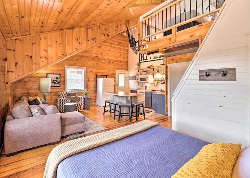 Arkansas Mountain View Interior Entrance