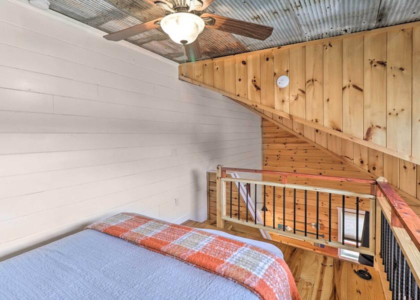 Arkansas Mountain View Interior Entrance